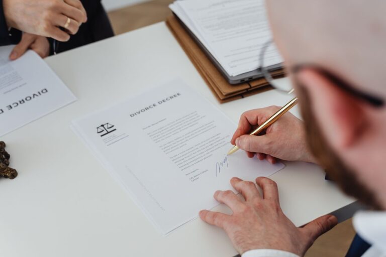 Intercyza po ślubie – jak legalnie wprowadzić rozdzielność majątkową w trakcie małżeństwa? 2 Intercyza po ślubie